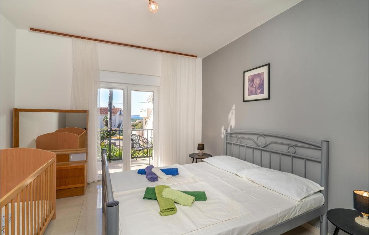 Cozy Apartment In Krk With Kitchen Krk Town Exterior foto